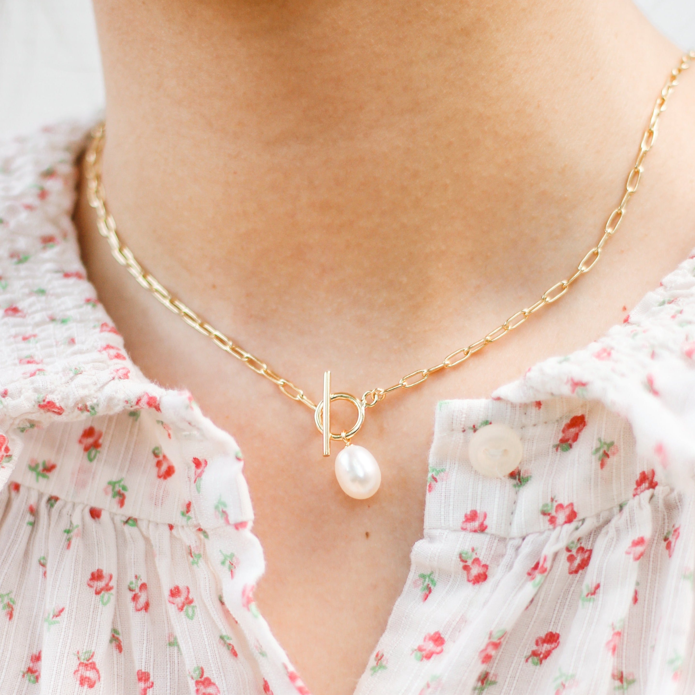 Toggle Clasp Pearl Staple Chain Necklace